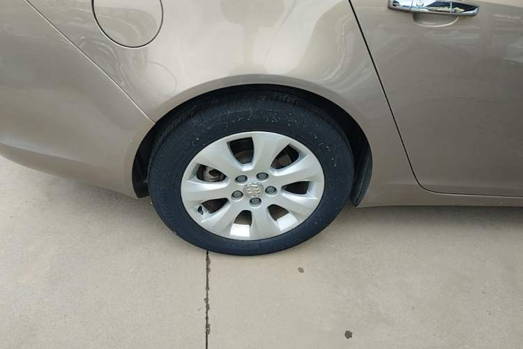 Used Buick Regal 2015 2.0L Elite Fashion Edition Right Rear Wheel Hub