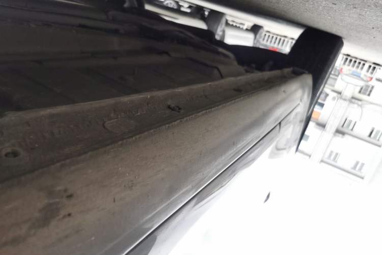 Used Buick Regal 2015 1.6T Elite Tech Model Right Side Sill