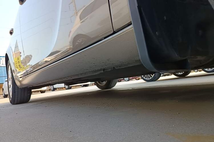 Used Buick Regal 2015 1.6T Elite Tech Model Right Side Sill