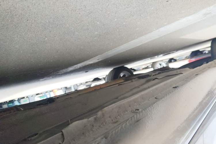 Used Buick Regal 2015 2.0L Elite Fashion Edition Right Side Sill