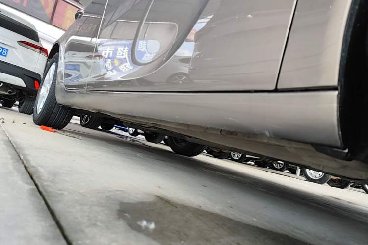 Used Buick Regal 2015 1.6T Elite Tech Model Right Side Sill