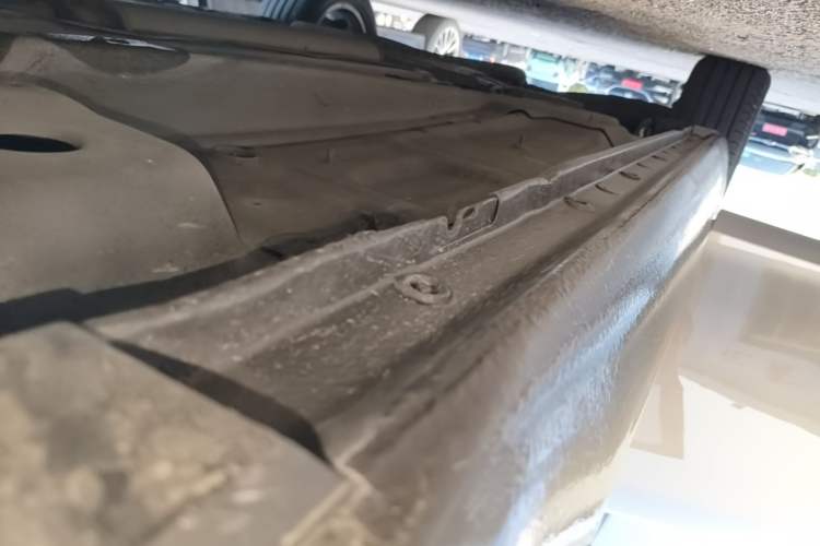 Used Buick Regal 2015 1.6T Elite Tech Model Right Side Sill
