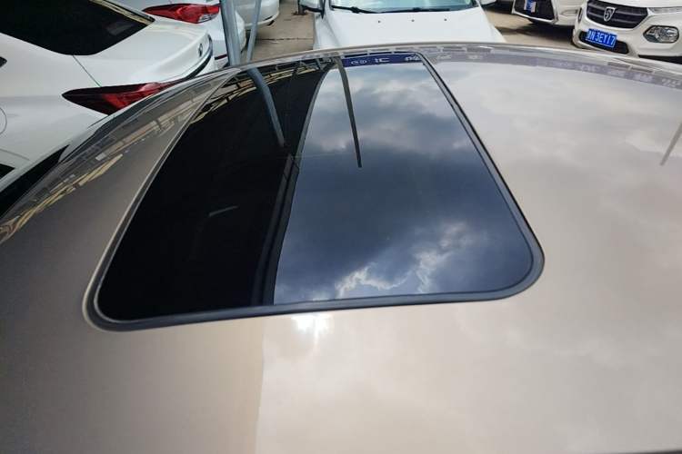 Used Buick Regal 2015 2.0L Elite Fashion Edition Roof