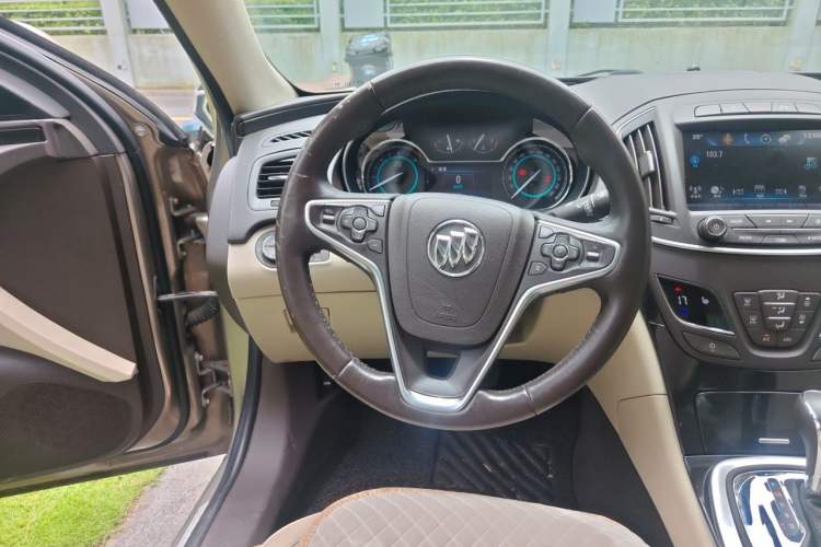 Used Buick Regal 2015 2.0L Elite Fashion Edition Steering Wheel