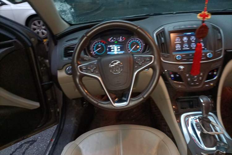 Used Buick Regal 2015 2.0L Elite Fashion Edition Steering Wheel