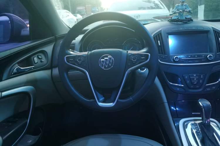 Used Buick Regal 2015 2.0L Elite Fashion Edition Steering Wheel