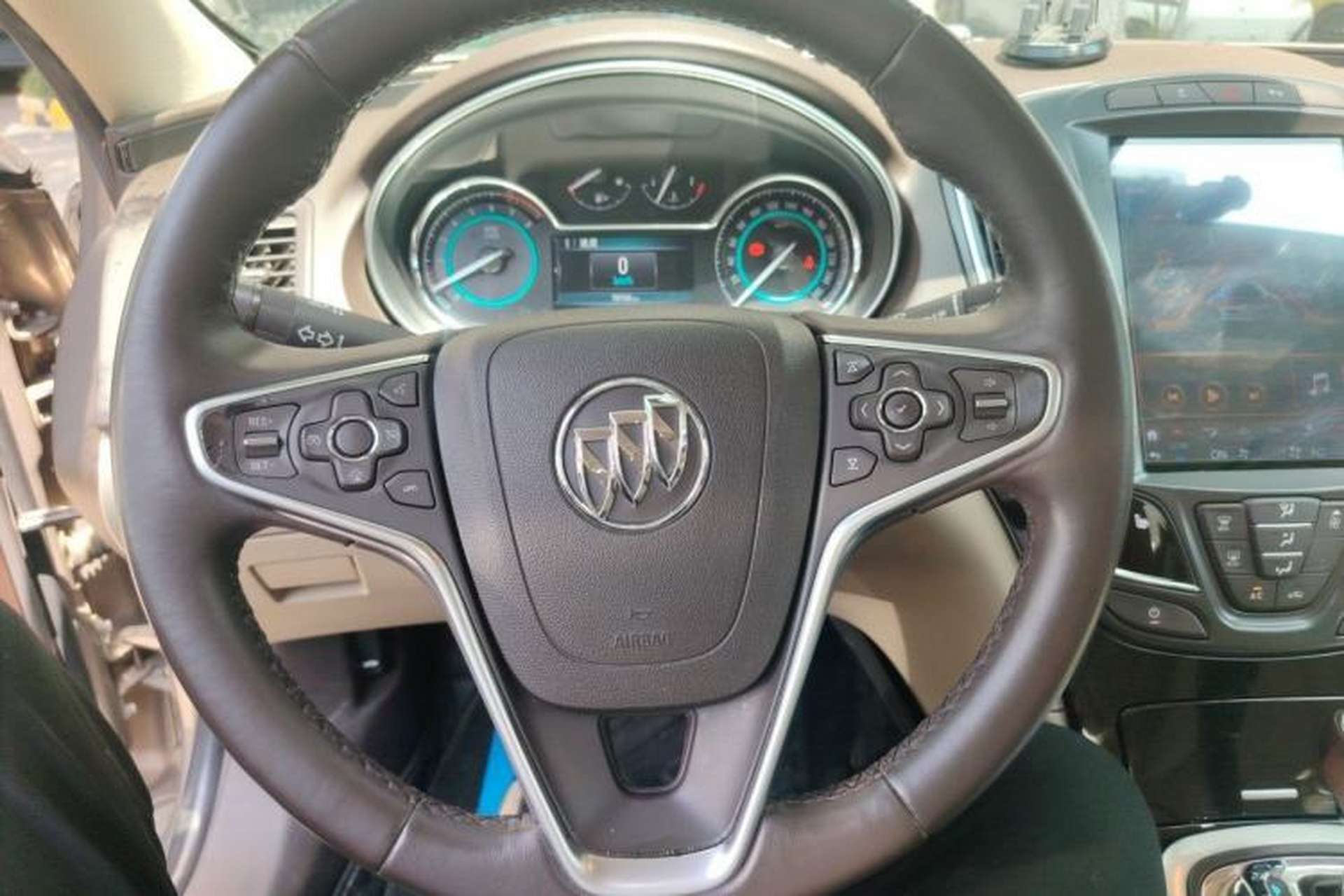 Used Buick Regal 2015 2.0L Elite Fashion Edition Steering Wheel