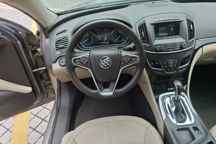 Used Buick Regal 2015 2.0L Elite Fashion Edition Steering Wheel