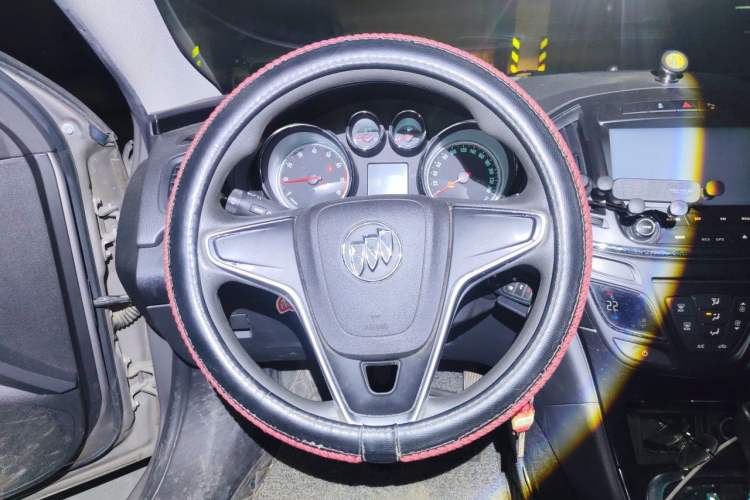 Used Buick Regal 2015 1.6T Leading Technology Model Steering Wheel