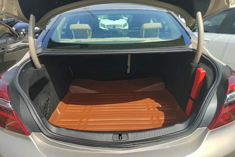 Used Buick Regal 2015 2.0L Leading Fashion Edition Trunk