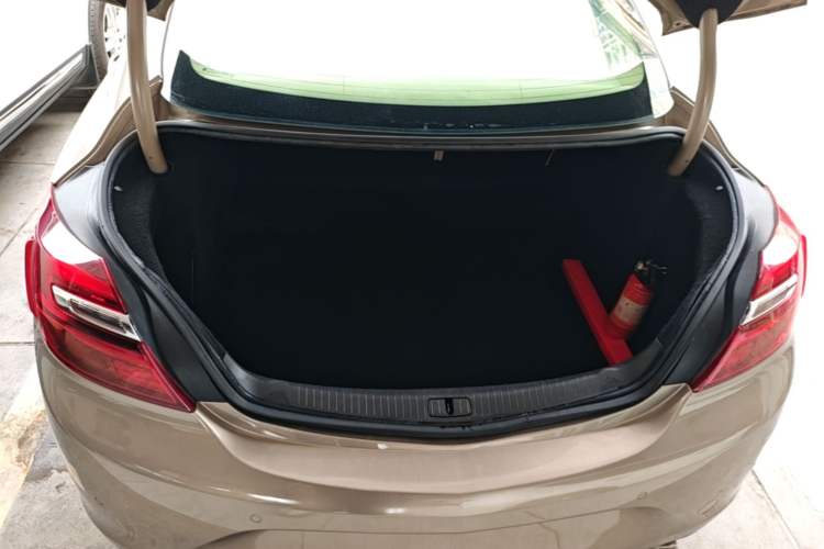 Used Buick Regal 2015 2.0L Leading Fashion Edition Trunk
