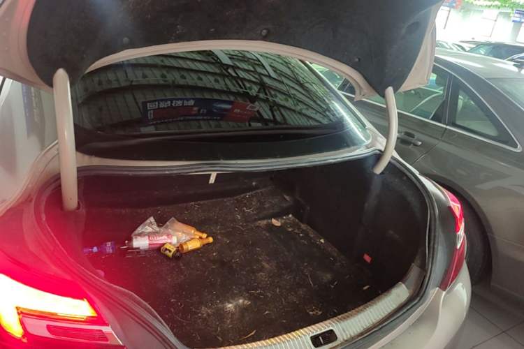 Used Buick Regal 2015 2.0L Leading Fashion Edition Trunk