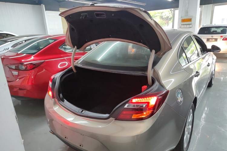 Used Buick Regal 2015 1.6T Leading Technology Model Trunk
