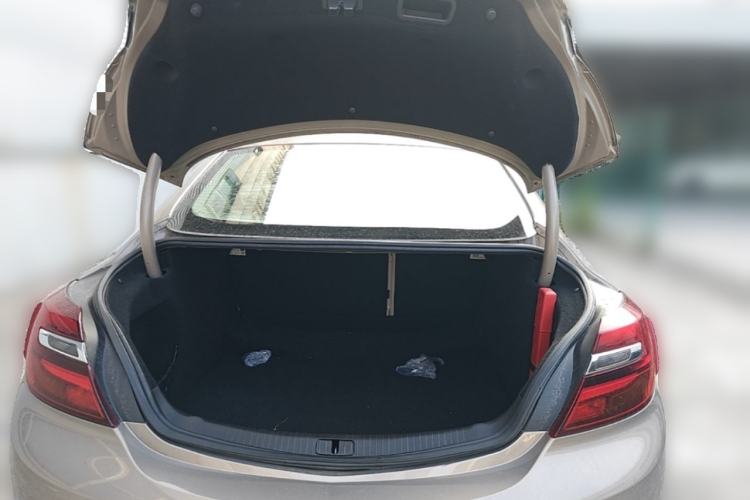 Used Buick Regal 2015 2.0L Leading Fashion Edition Trunk