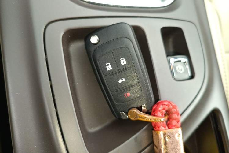 Used Buick Regal 2015 2.0L Elite Fashion Edition Vehicle Key