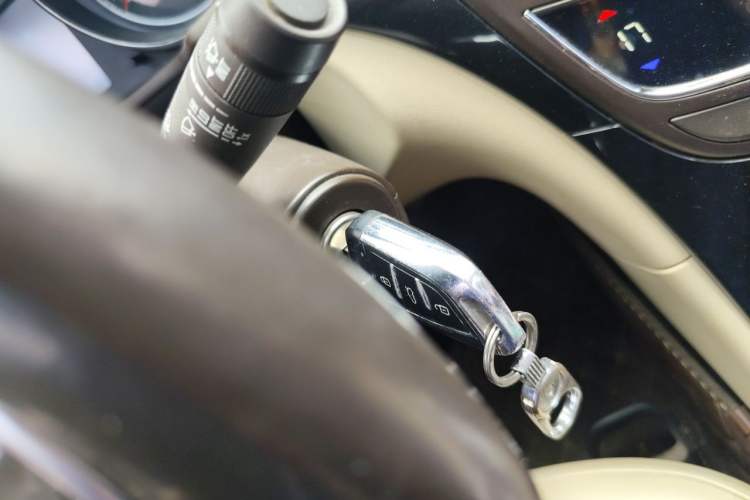 Used Buick Regal 2015 2.0L Leading Fashion Edition Vehicle Key
