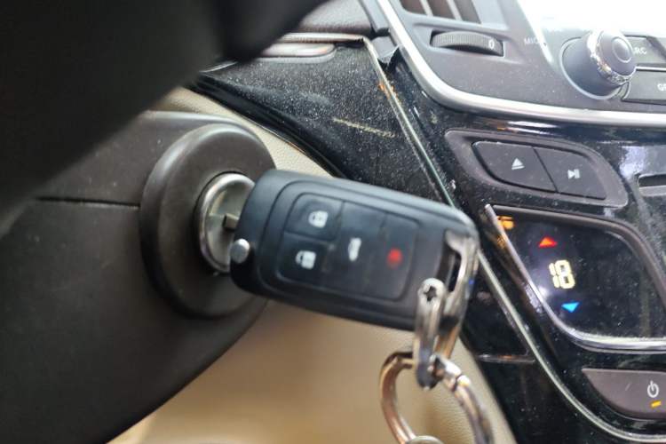 Used Buick Regal 2015 2.0L Leading Fashion Edition Vehicle Key