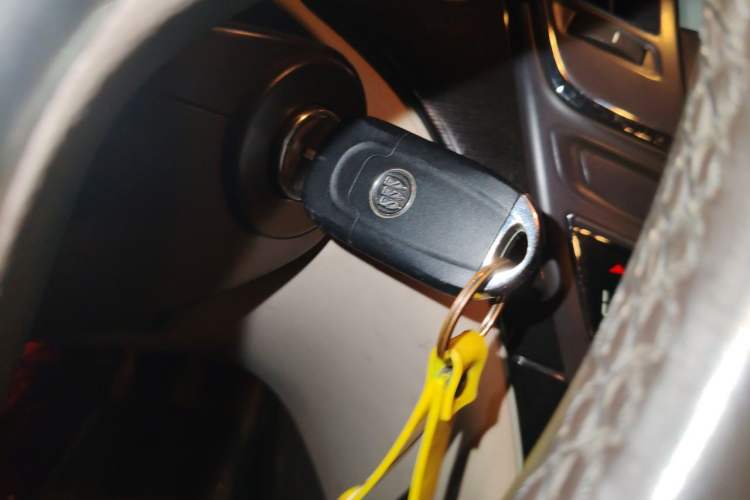 Used Buick Regal 2015 2.0L Leading Fashion Edition Vehicle Key