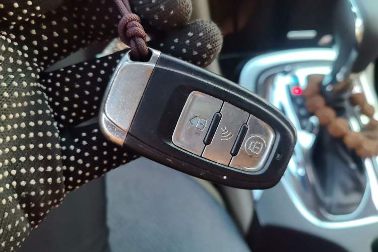 Used Buick Regal 2015 2.0L Leading Fashion Edition Vehicle Key