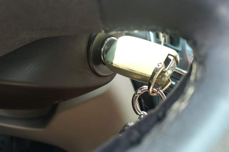 Used Buick Regal 2015 2.0L Leading Fashion Edition Vehicle Key