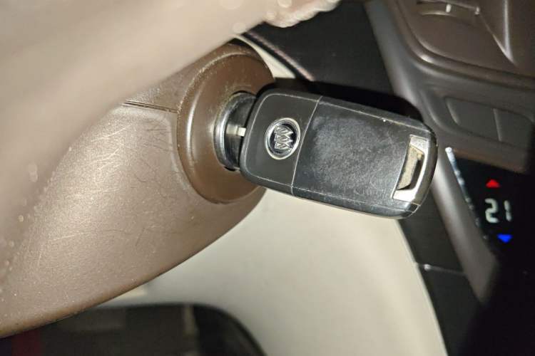 Used Buick Regal 2015 2.0L Leading Fashion Edition Vehicle Key