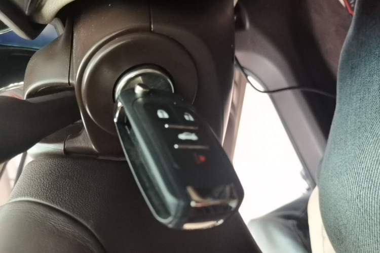 Used Buick Regal 2015 2.0L Leading Fashion Edition Vehicle Key