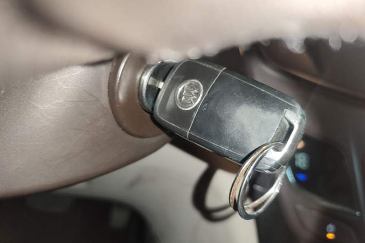 Used Buick Regal 2015 2.0L Leading Fashion Edition Vehicle Key