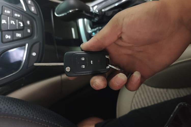 Used Buick Regal 2015 2.0L Leading Fashion Edition Vehicle Key