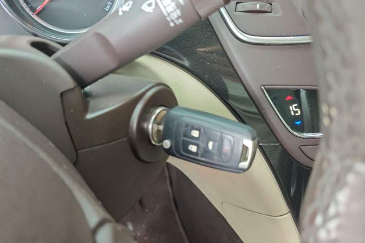 Used Buick Regal 2015 2.0L Leading Fashion Edition Vehicle Key