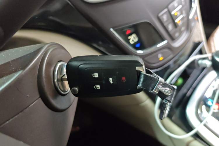 Used Buick Regal 2015 2.0L Leading Fashion Edition Vehicle Key