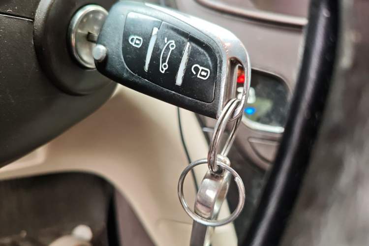 Used Buick Regal 2015 2.0L Leading Fashion Edition Vehicle Key