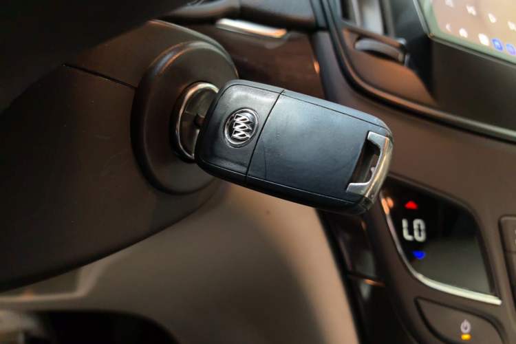 Used Buick Regal 2015 2.0L Leading Fashion Edition Vehicle Key