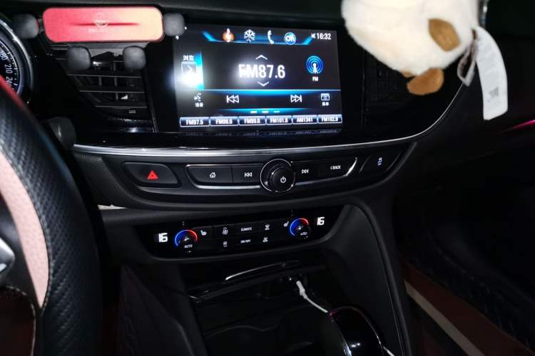 Used Buick Regal 2017 20T Elite Edition Audio And AC Panel