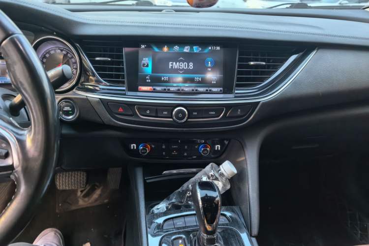 Used Buick Regal 2017 20T Elite Edition Audio And AC Panel