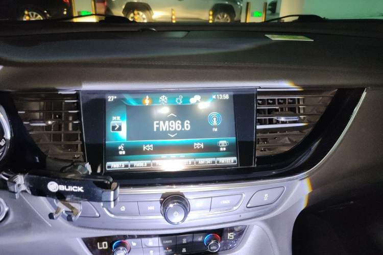 Used Buick Regal 2017 20T Elite Edition Audio And AC Panel