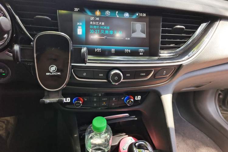 Used Buick Regal 2017 20T Elite Edition Audio And AC Panel