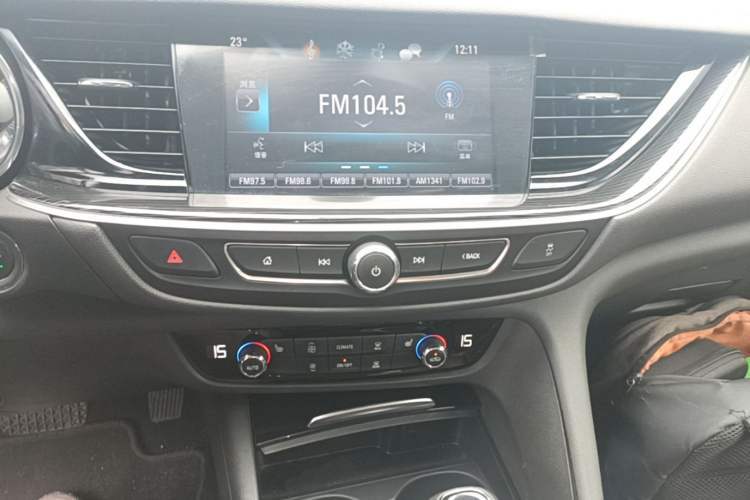 Used Buick Regal 2017 20T Luxury Model Audio And AC Panel