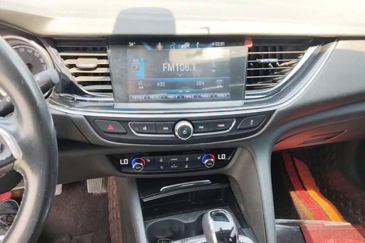 Used Buick Regal 2017 20T Elite Edition Audio And AC Panel