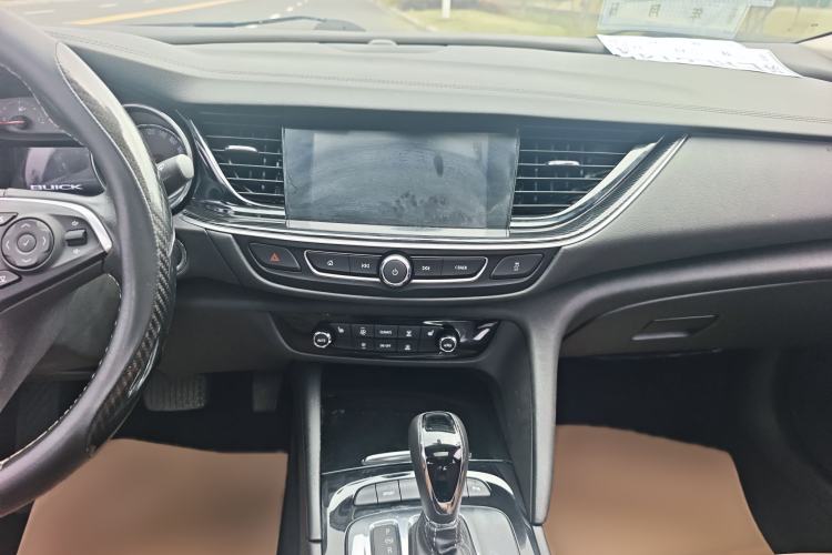 Used Buick Regal 2017 20T Elite Edition Audio And AC Panel