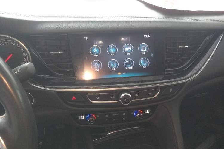 Used Buick Regal 2017 20T Elite Edition Audio And AC Panel