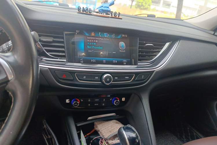 Used Buick Regal 2017 20T Elite Edition Audio And AC Panel