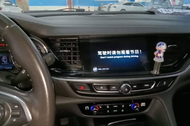 Used Buick Regal 2017 20T Elite Edition Audio And AC Panel