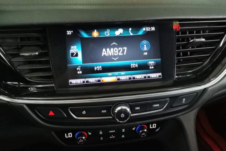 Used Buick Regal 2017 20T Elite Edition Audio And AC Panel