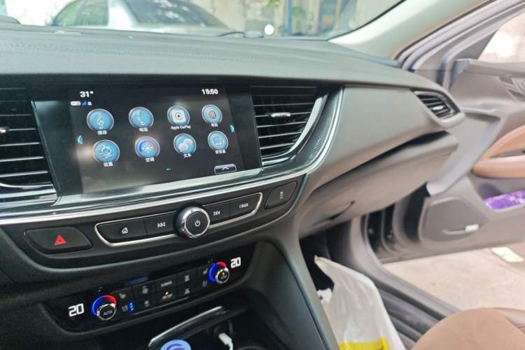 Used Buick Regal 2017 28T Prestige Model Audio And AC Panel