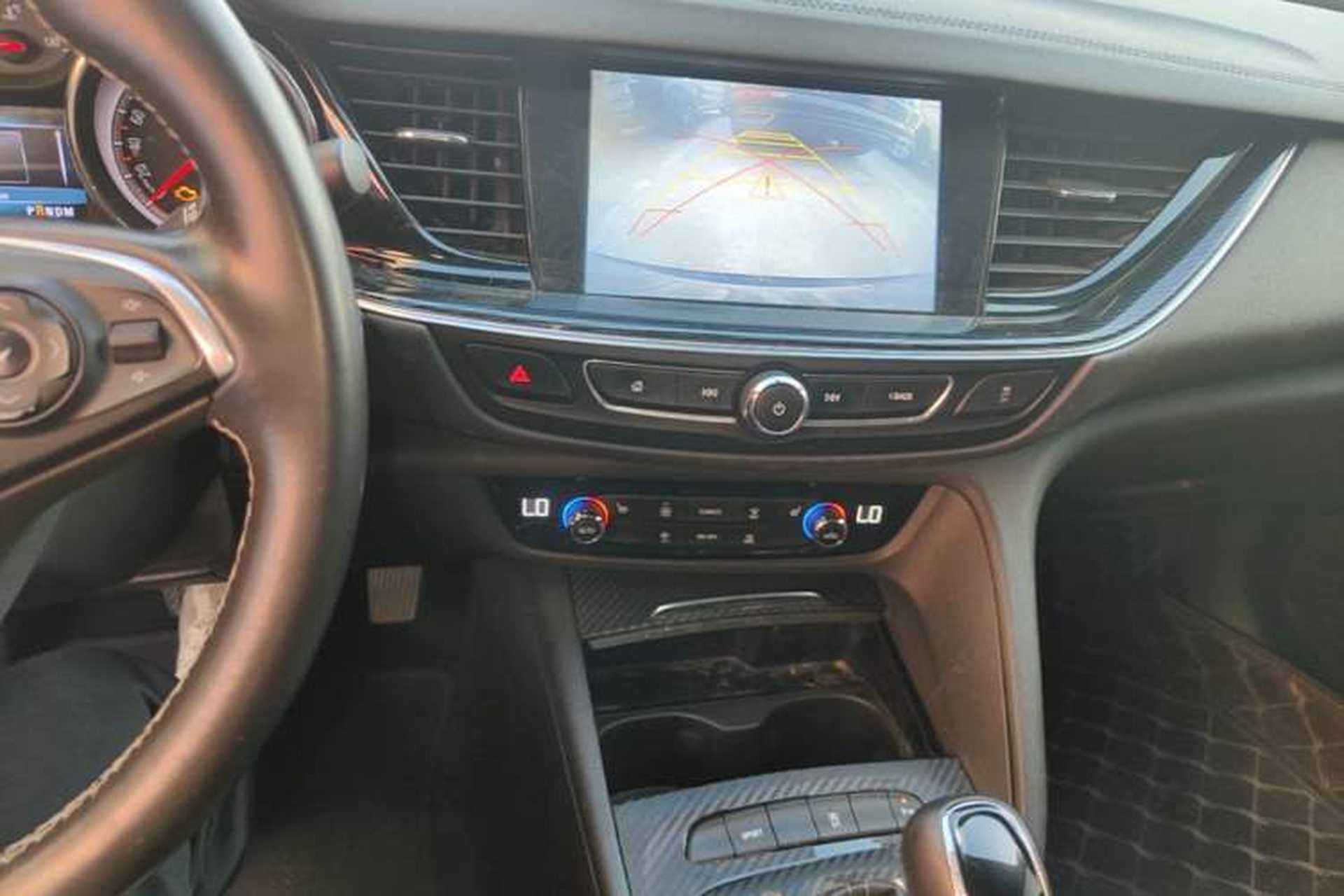 Used Buick Regal 2017 20T Elite Edition Audio And AC Panel