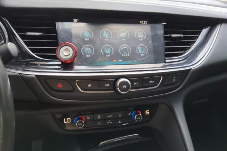 Used Buick Regal 2017 20T Elite Edition Audio And AC Panel