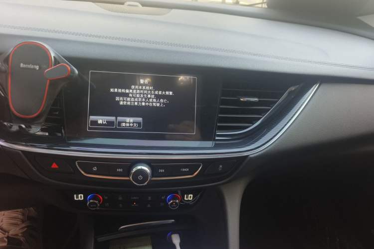 Used Buick Regal 2017 28T Luxury Edition Audio And AC Panel