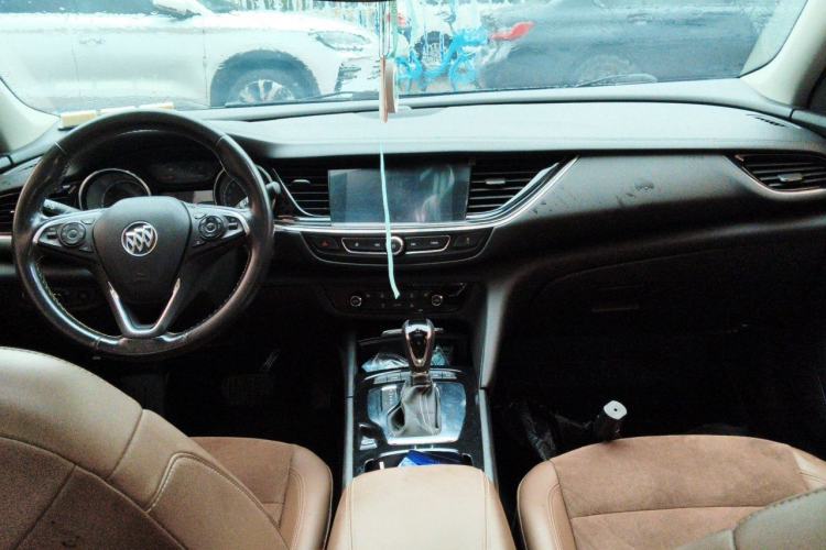 Used Buick Regal 2017 20T Luxury Model Center Console