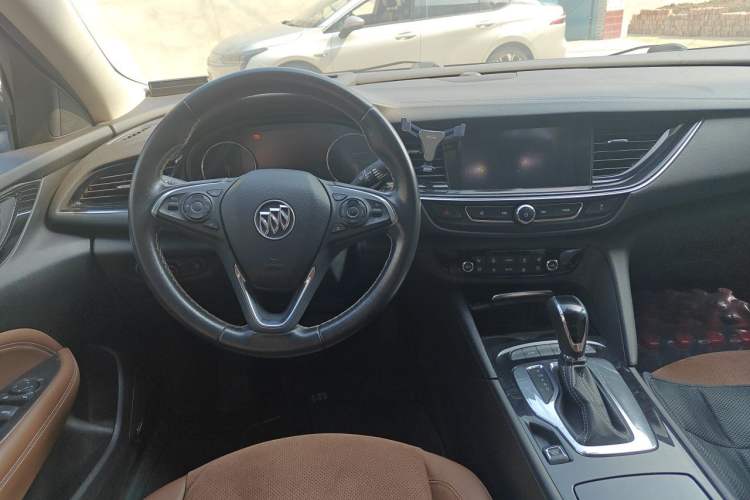 Used Buick Regal 2017 28T Luxury Edition Center Console