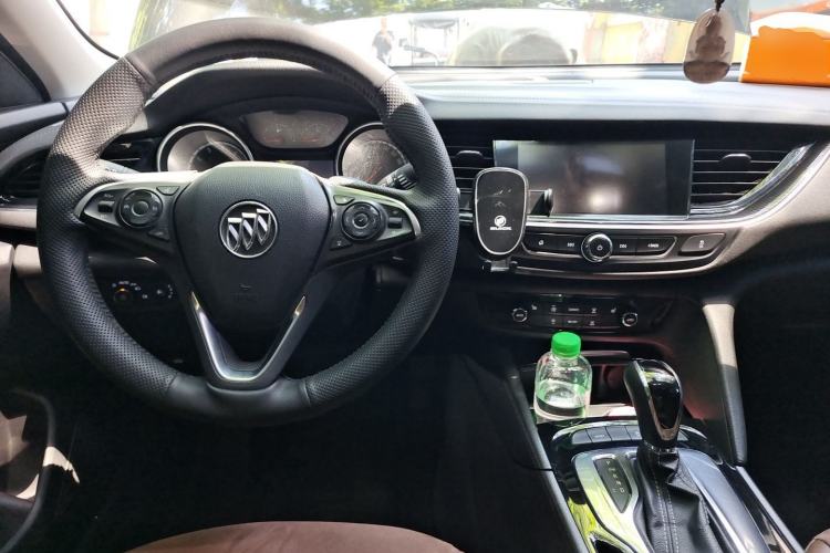 Used Buick Regal 2017 20T Elite Edition Center Console